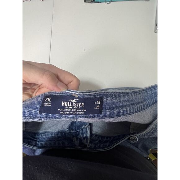 Hollister Ultra High-Rise Mom Jean Light Wash Size 21 L (W35-L29) Rhinestones - Picture 5 of 9